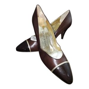 Bruno Magli Italy Leather Cap Toe Pumps Brown Black Kitten Heel Size 8AA